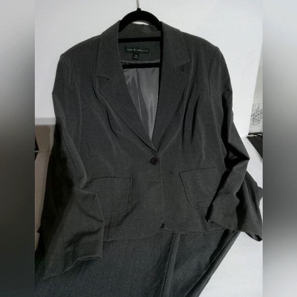 Women's gray suit size 14 - Picture 1 of 6